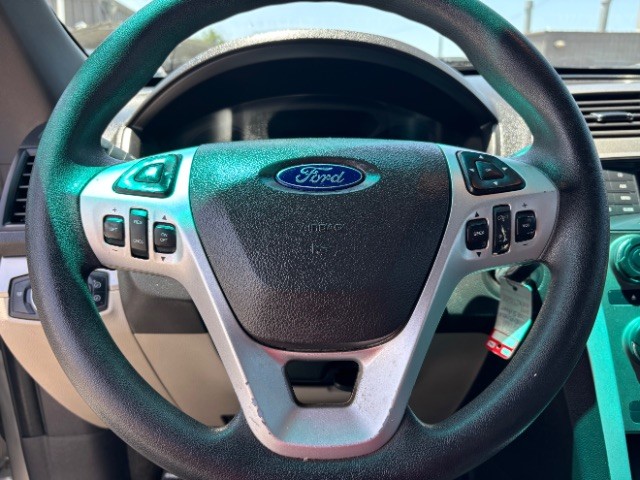 Ford Explorer Vehicle Full-screen Gallery Image 11