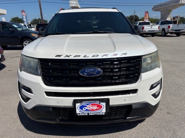 Ford Explorer Vehicle Full-screen Gallery Image 02