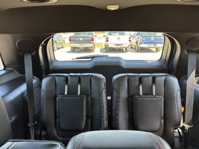 Ford Explorer Vehicle Full-screen Gallery Image 07