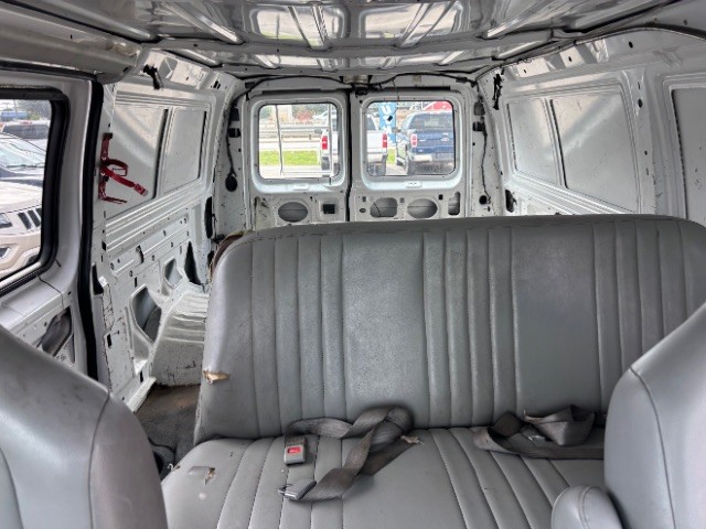 Ford Econoline Cargo Van Vehicle Full-screen Gallery Image 06