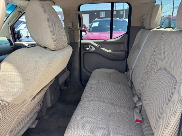 Nissan Frontier Vehicle Full-screen Gallery Image 06