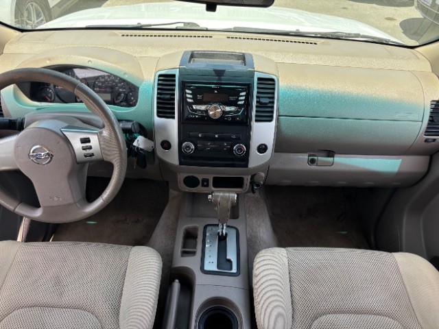 Nissan Frontier Vehicle Full-screen Gallery Image 07