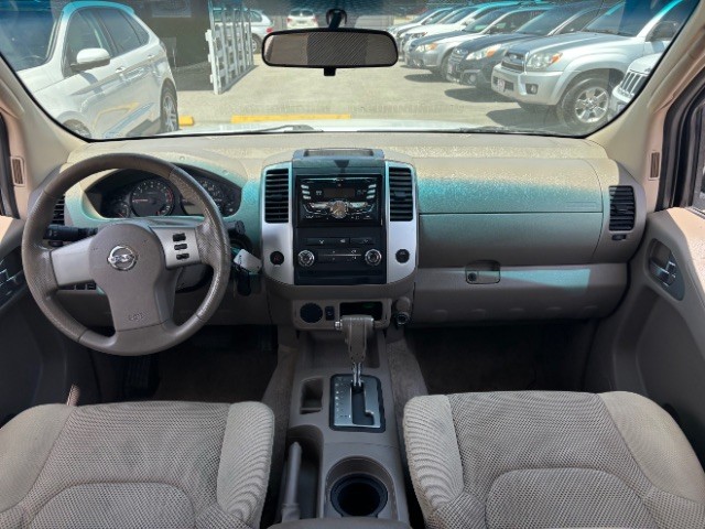 Nissan Frontier Vehicle Full-screen Gallery Image 10