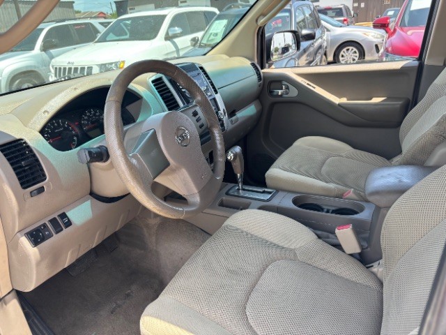Nissan Frontier Vehicle Full-screen Gallery Image 11