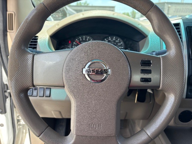 Nissan Frontier Vehicle Full-screen Gallery Image 12