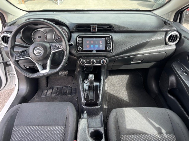 Nissan Versa Vehicle Full-screen Gallery Image 07