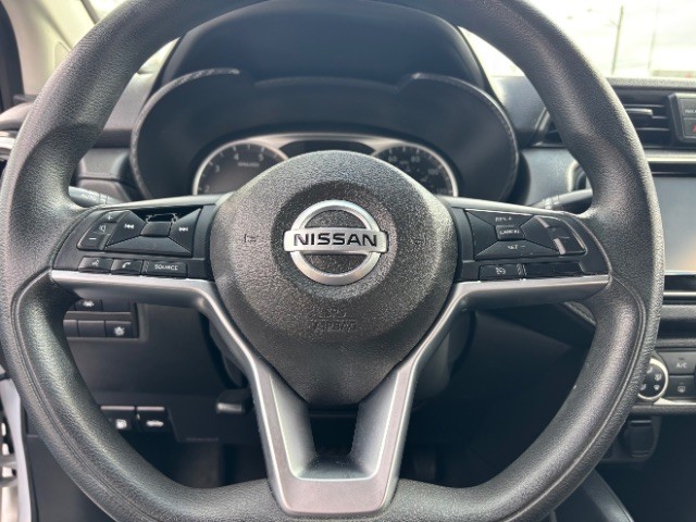 Nissan Versa Vehicle Full-screen Gallery Image 12