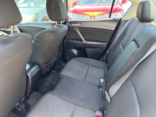 Mazda Mazda3 Vehicle Full-screen Gallery Image 06