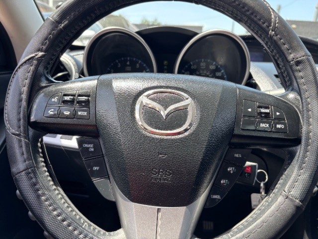 Mazda Mazda3 Vehicle Full-screen Gallery Image 11