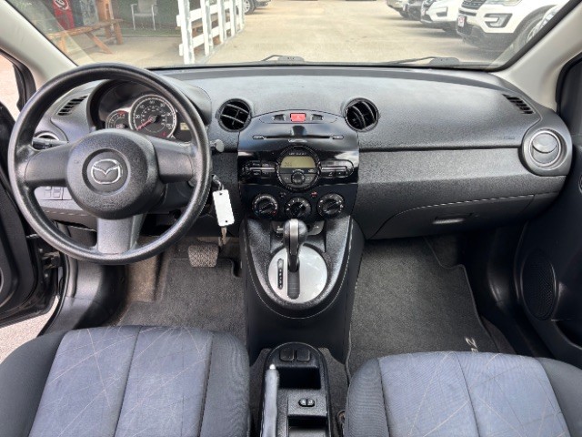 Mazda MAZDA2 Vehicle Full-screen Gallery Image 07