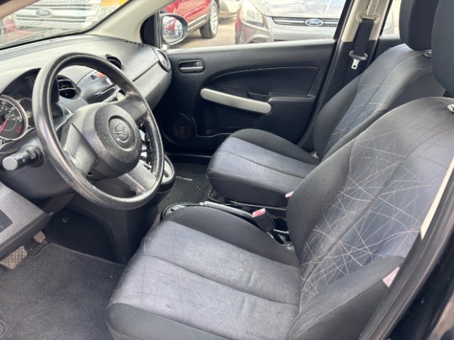 Mazda MAZDA2 Vehicle Full-screen Gallery Image 10