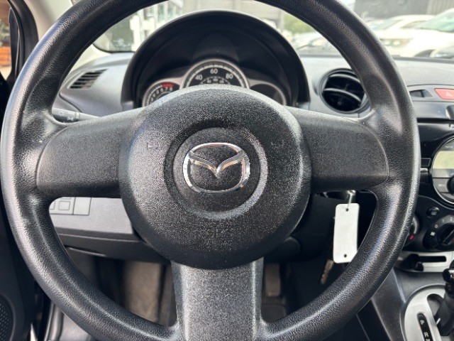 Mazda MAZDA2 Vehicle Full-screen Gallery Image 11