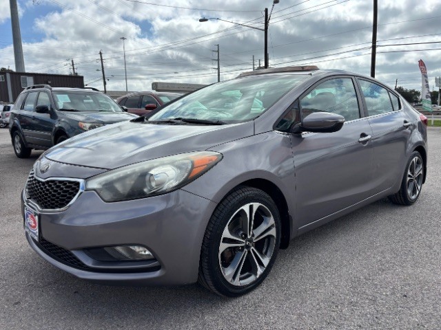 Kia Forte Vehicle Full-screen Gallery Image 02