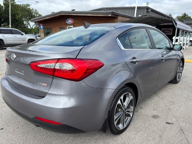 Kia Forte Vehicle Full-screen Gallery Image 04