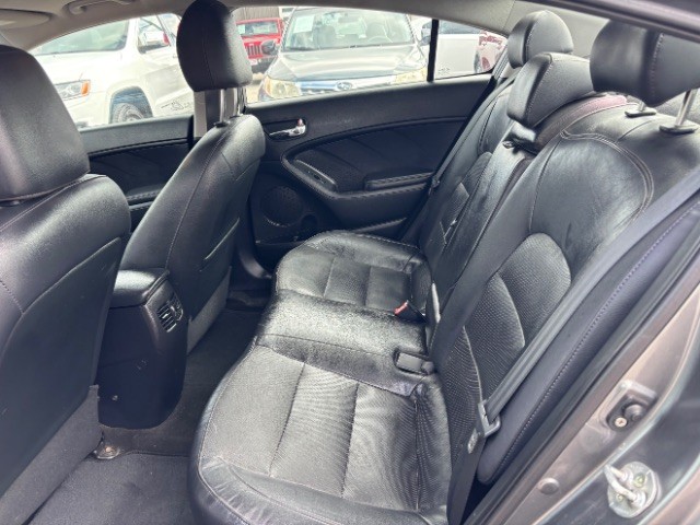Kia Forte Vehicle Full-screen Gallery Image 05
