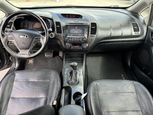 Kia Forte Vehicle Full-screen Gallery Image 06