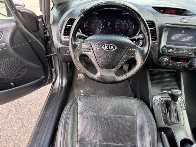 Kia Forte Vehicle Full-screen Gallery Image 07