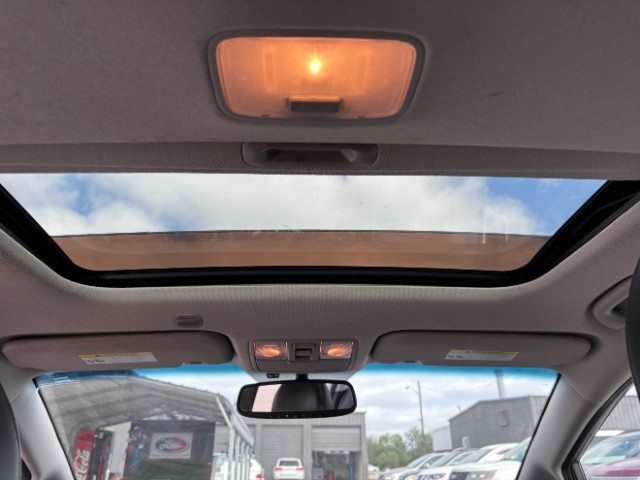 Kia Forte Vehicle Full-screen Gallery Image 09