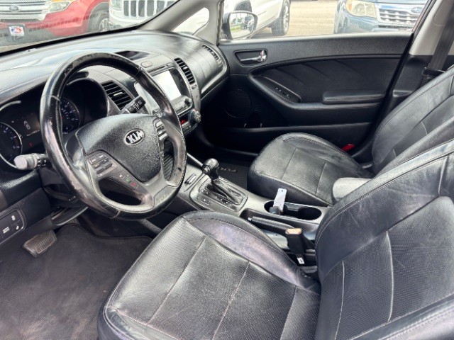 Kia Forte Vehicle Full-screen Gallery Image 10
