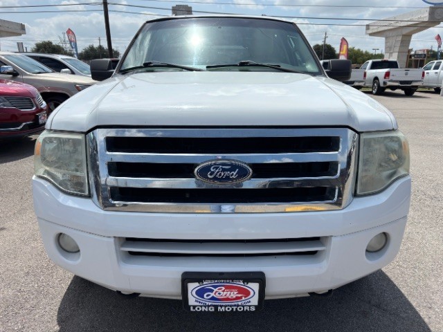 Ford Expedition Vehicle Full-screen Gallery Image 02