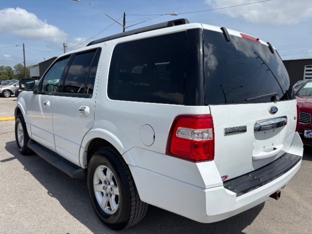 Ford Expedition Vehicle Full-screen Gallery Image 04
