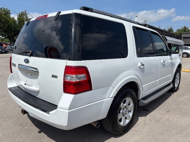 Ford Expedition Vehicle Full-screen Gallery Image 05