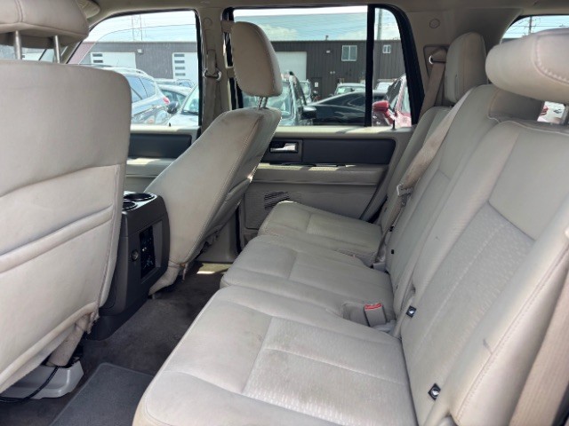 Ford Expedition Vehicle Full-screen Gallery Image 06