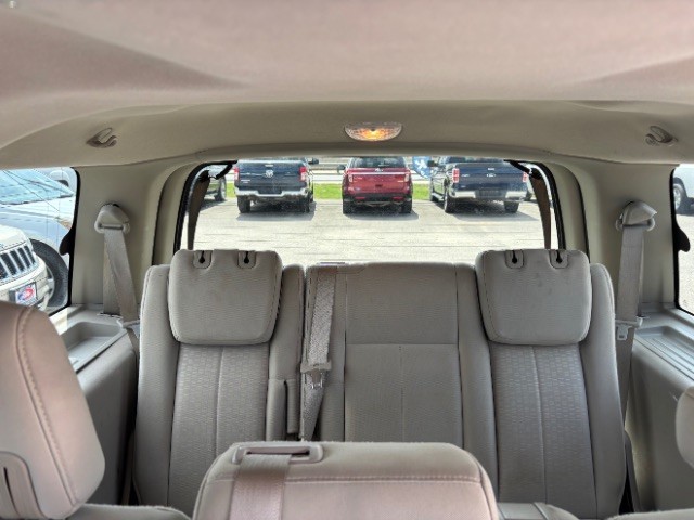 Ford Expedition Vehicle Full-screen Gallery Image 07