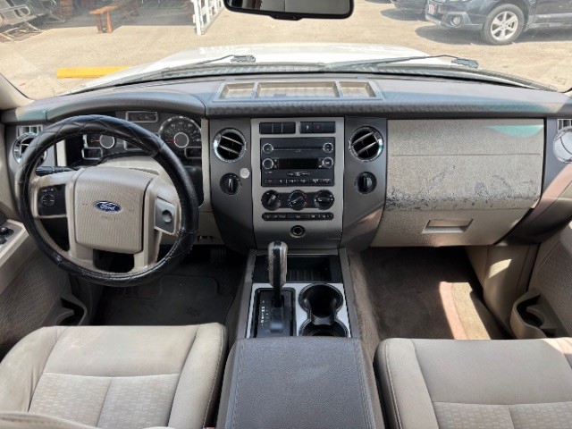 Ford Expedition Vehicle Full-screen Gallery Image 08