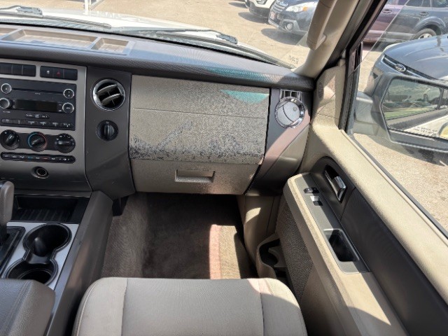 Ford Expedition Vehicle Full-screen Gallery Image 10