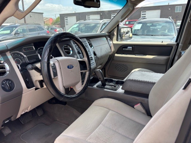 Ford Expedition Vehicle Full-screen Gallery Image 11
