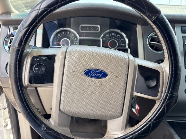 Ford Expedition Vehicle Full-screen Gallery Image 12