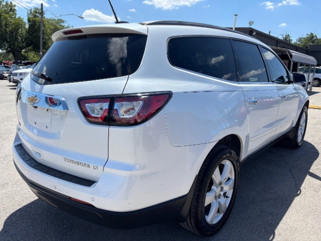 Chevrolet Traverse Vehicle Full-screen Gallery Image 05
