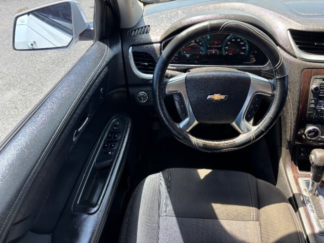 Chevrolet Traverse Vehicle Full-screen Gallery Image 09