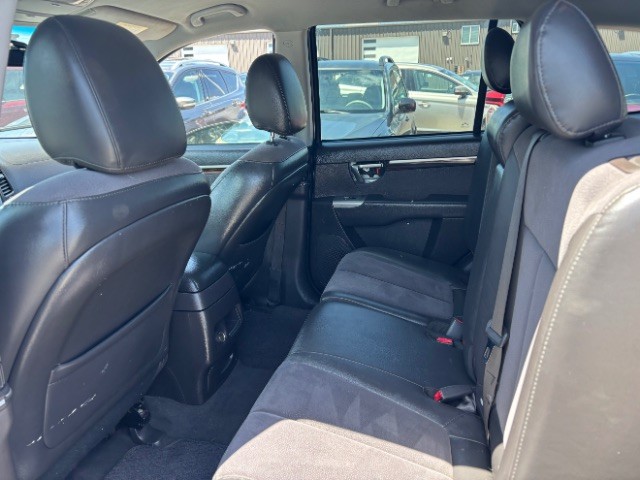 Hyundai Santa Fe Vehicle Full-screen Gallery Image 06