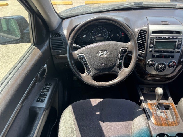 Hyundai Santa Fe Vehicle Full-screen Gallery Image 08