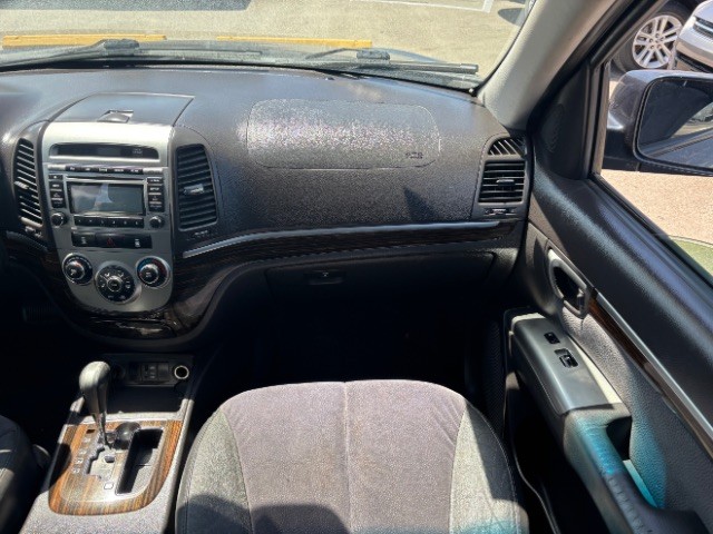 Hyundai Santa Fe Vehicle Full-screen Gallery Image 09