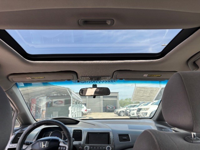 Honda Civic Vehicle Full-screen Gallery Image 10