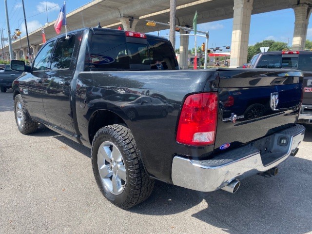 Ram 1500 Vehicle Full-screen Gallery Image 05