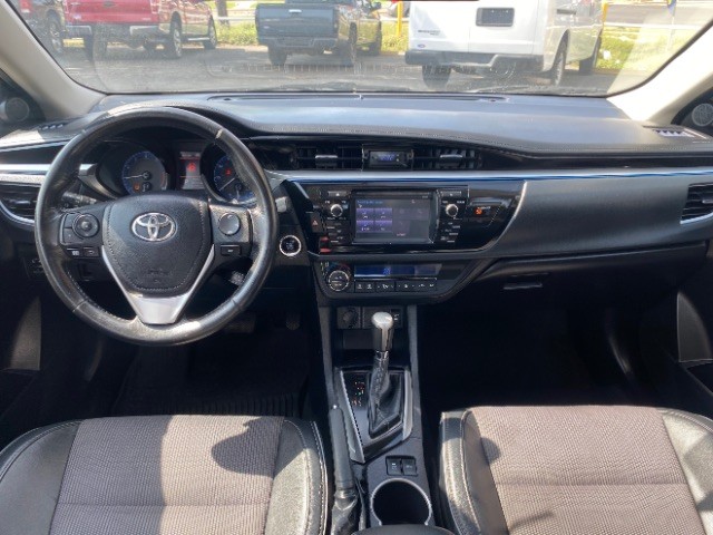Toyota Corolla Vehicle Full-screen Gallery Image 06