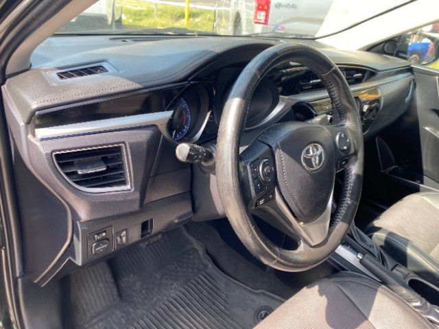 Toyota Corolla Vehicle Full-screen Gallery Image 10