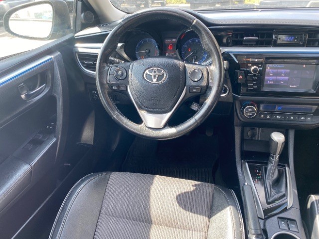 Toyota Corolla Vehicle Full-screen Gallery Image 12