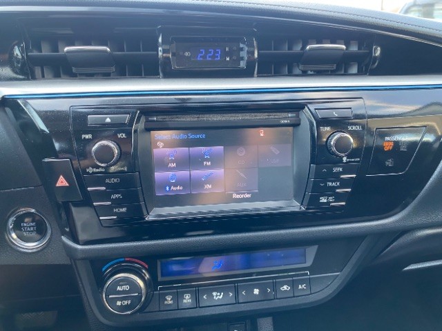 Toyota Corolla Vehicle Full-screen Gallery Image 13