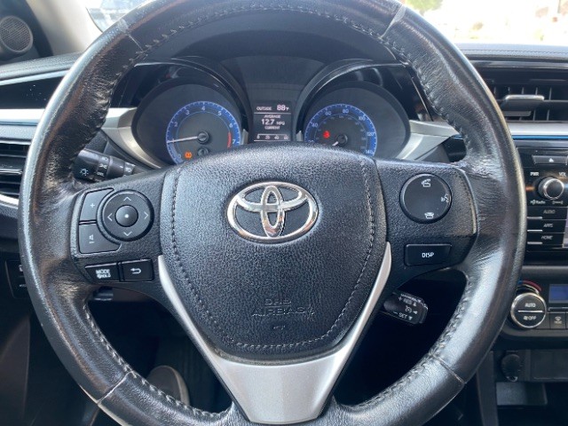 Toyota Corolla Vehicle Full-screen Gallery Image 15
