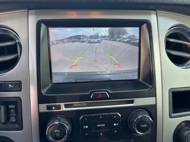 Ford Expedition Vehicle Full-screen Gallery Image 12