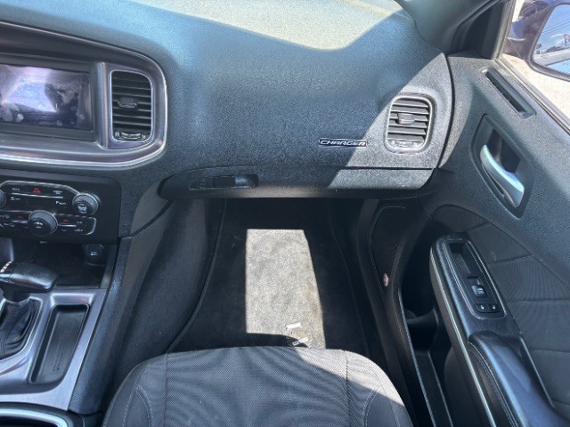 Dodge Charger Vehicle Full-screen Gallery Image 09