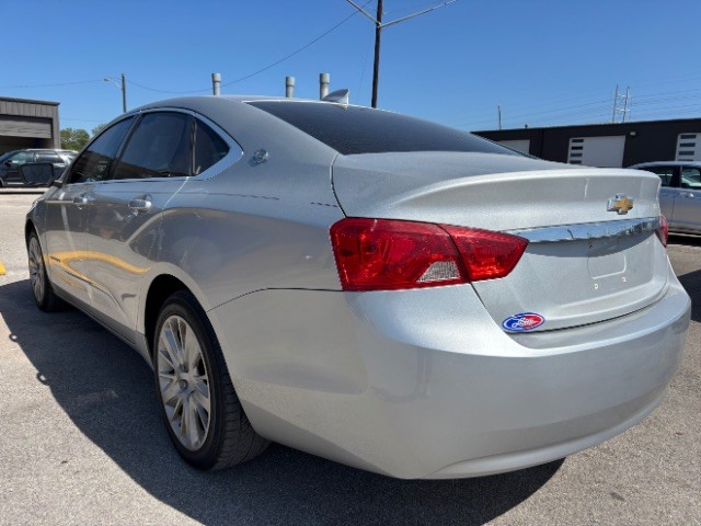 Chevrolet Impala Vehicle Full-screen Gallery Image 04