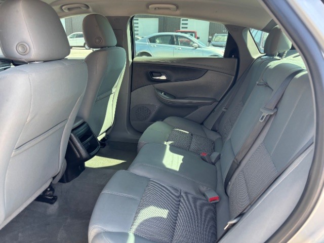 Chevrolet Impala Vehicle Full-screen Gallery Image 06