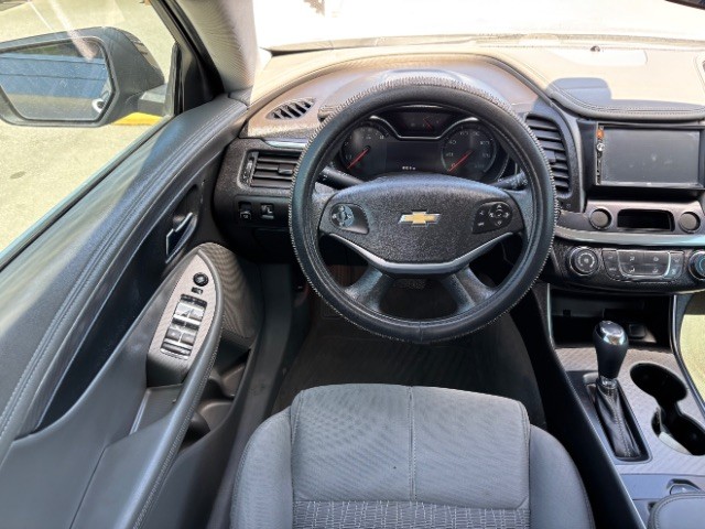 Chevrolet Impala Vehicle Full-screen Gallery Image 08