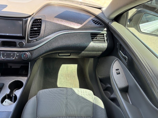 Chevrolet Impala Vehicle Full-screen Gallery Image 09